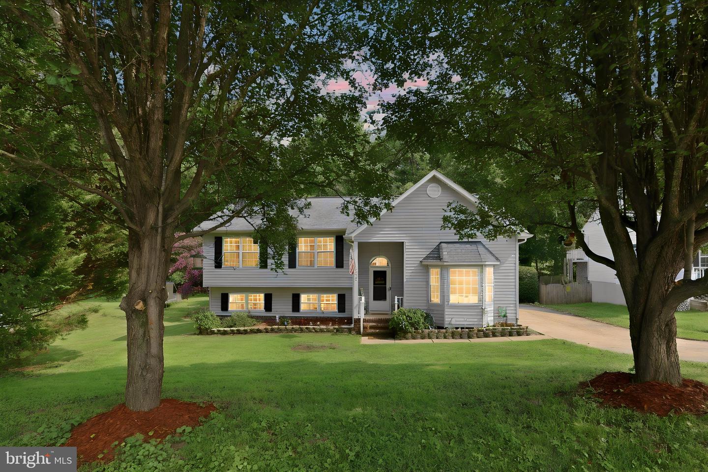 7422 Laura Ln — photo
