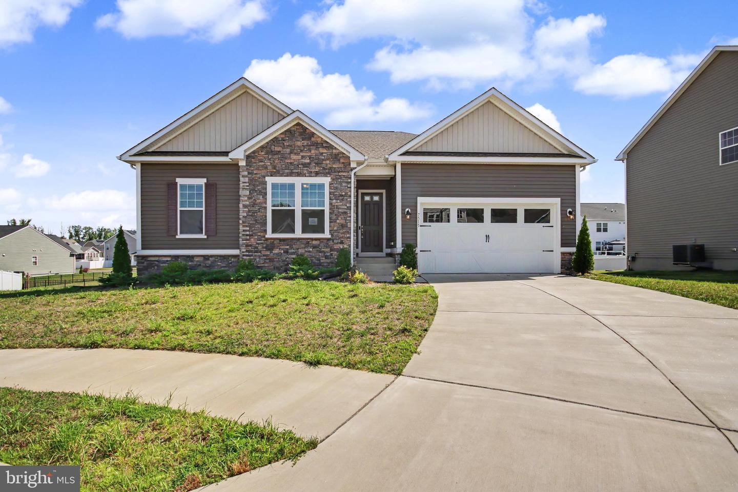 7515 Oakham Dr — photo
