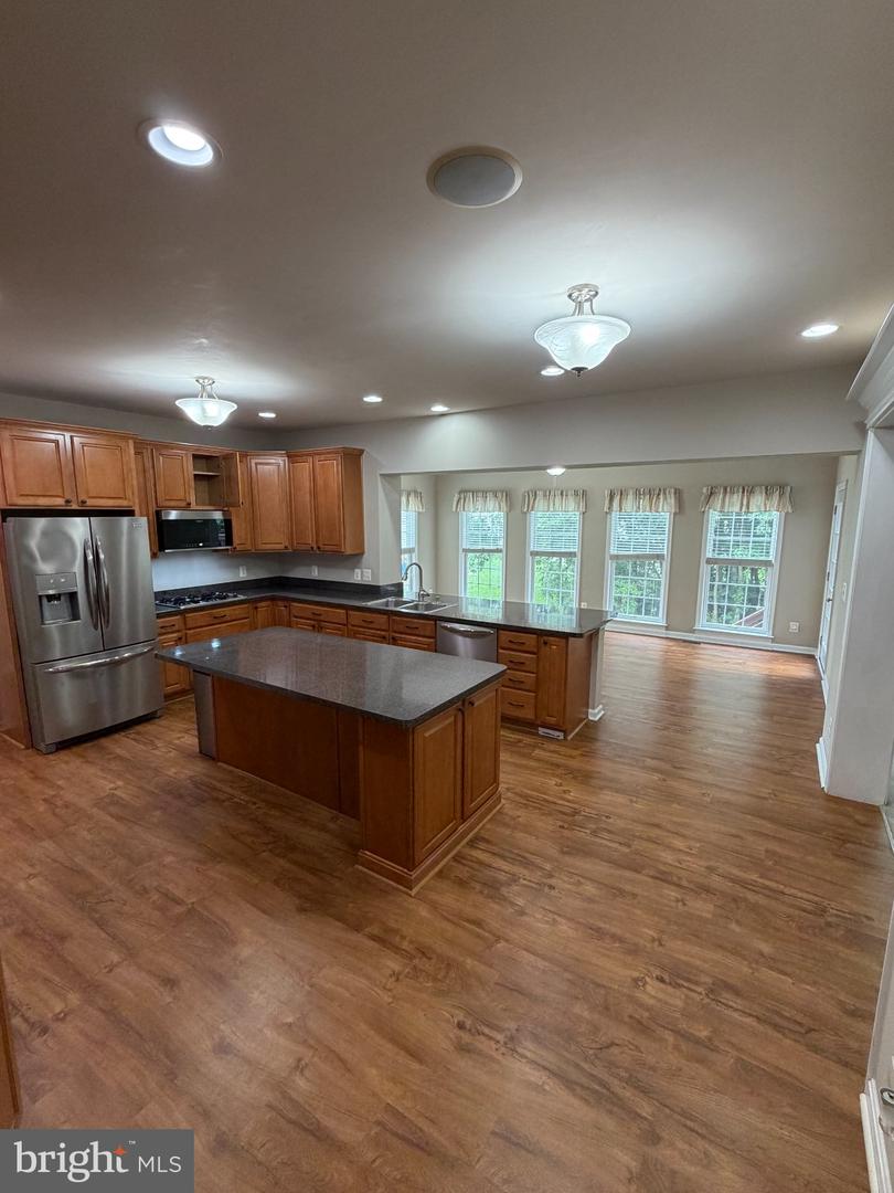 10410 Silver Creek Ct — photo