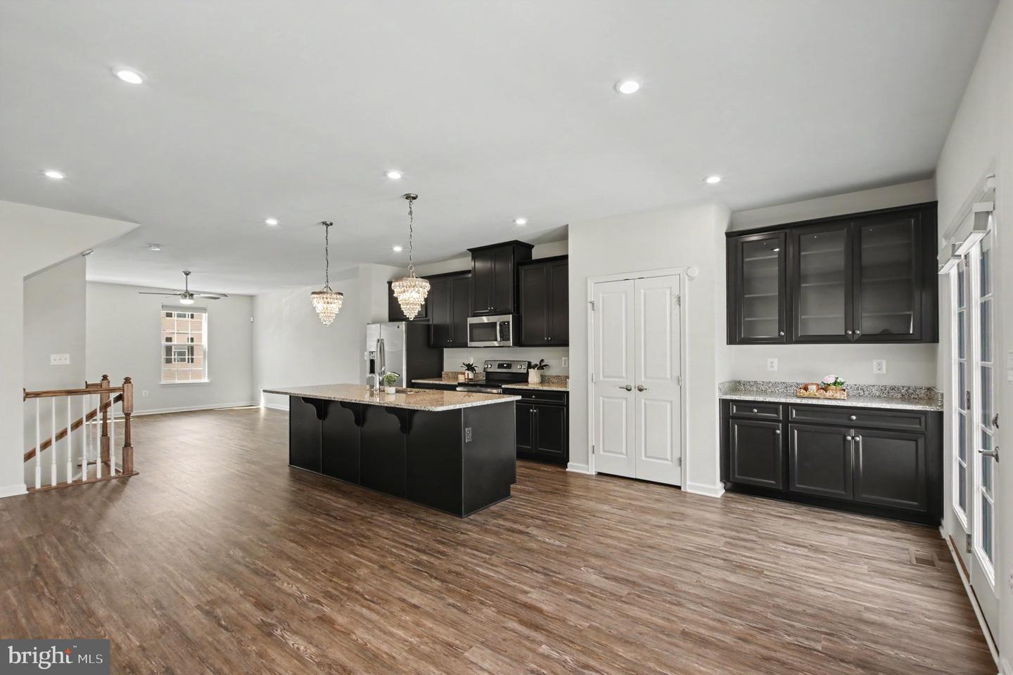 8605 Upton — photo