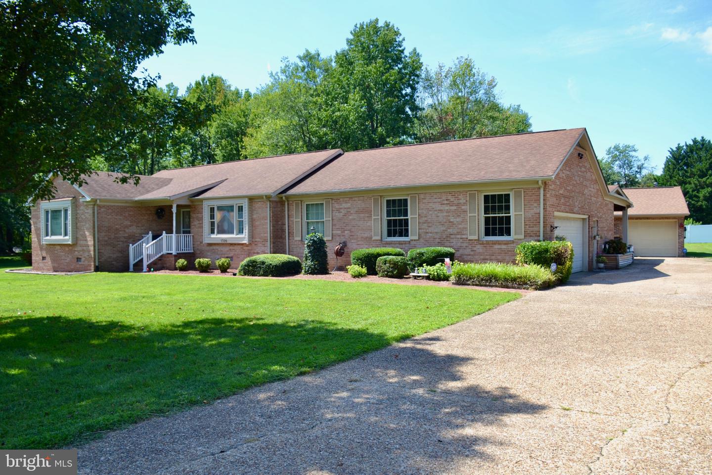 1326 Heatherstone Dr — photo