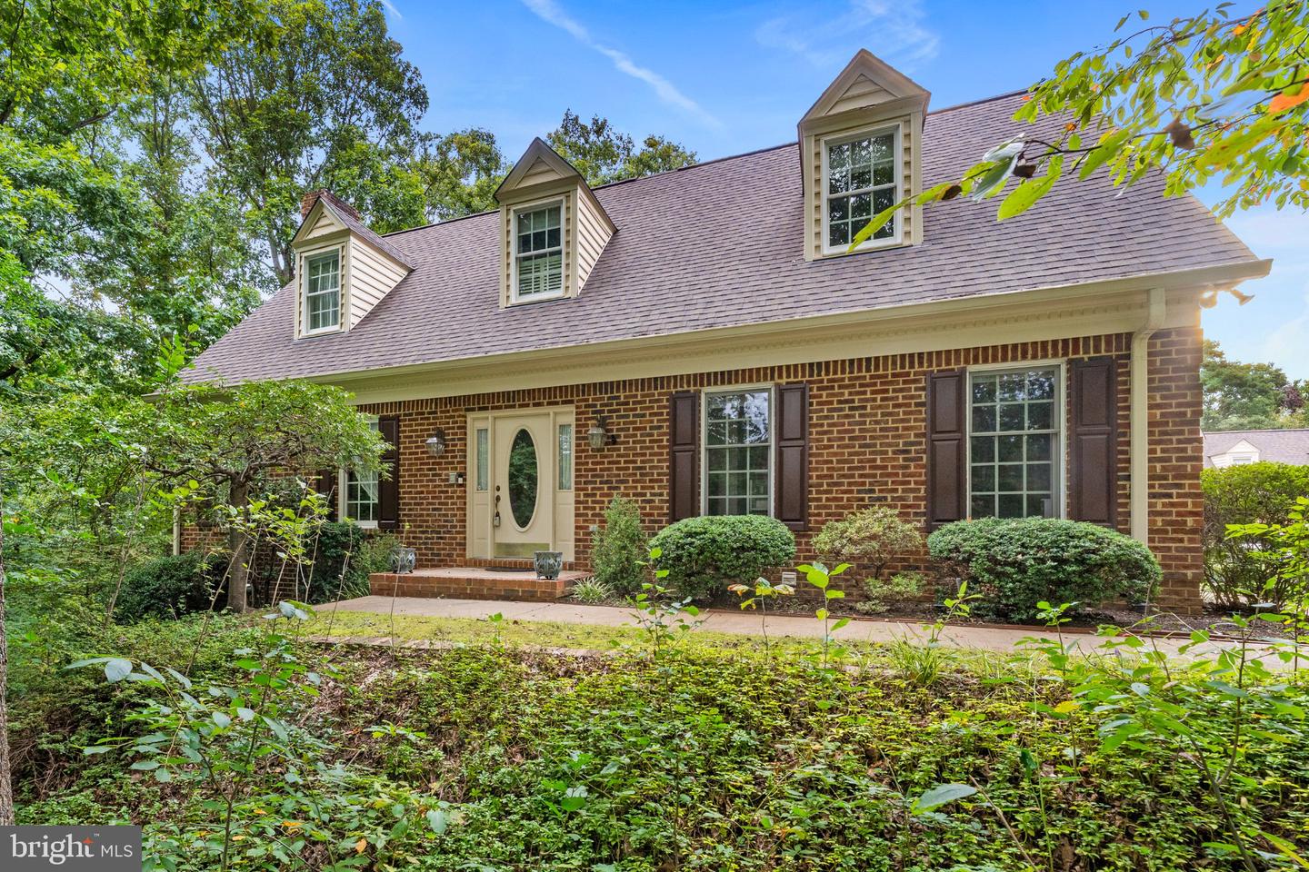 10037 Altamont Cir — photo