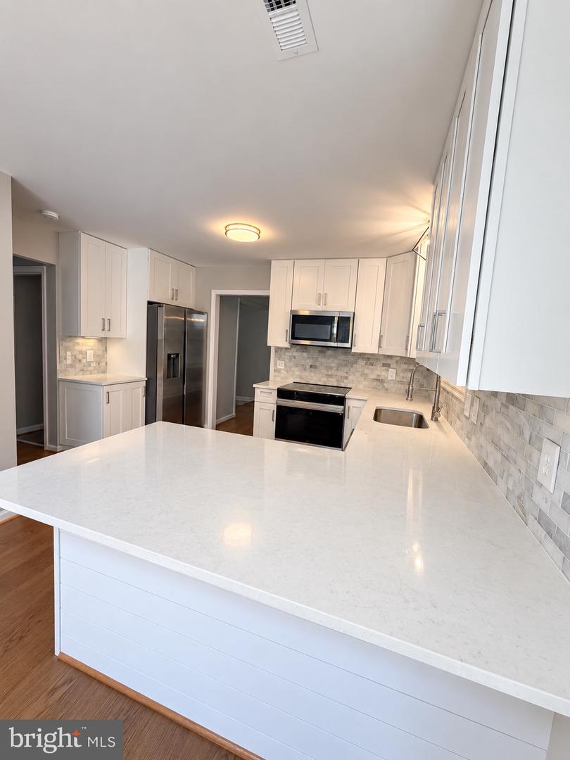 10607 Maple Ridge Dr — photo