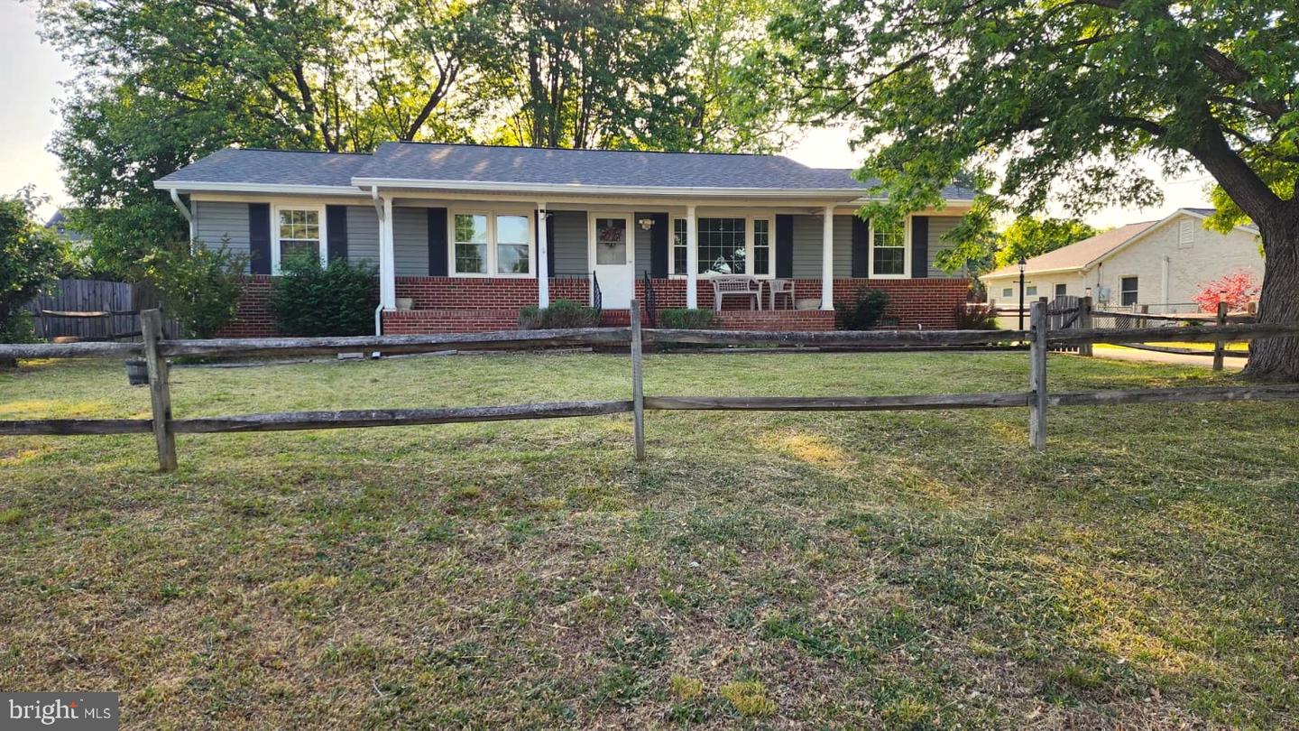 913 Eastern View Dr — photo