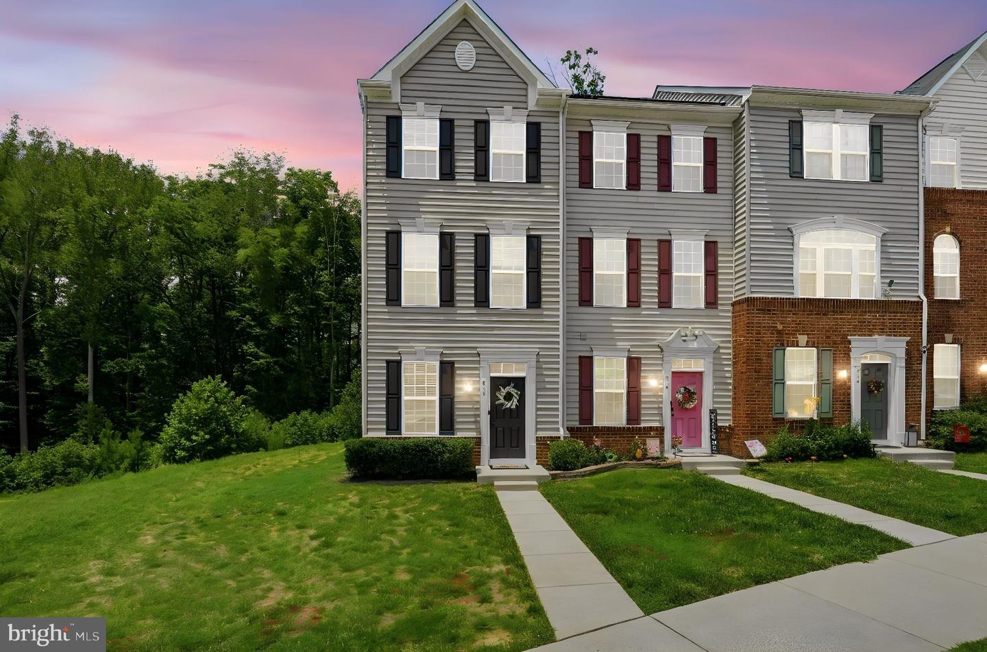 618 Streamview Dr — photo