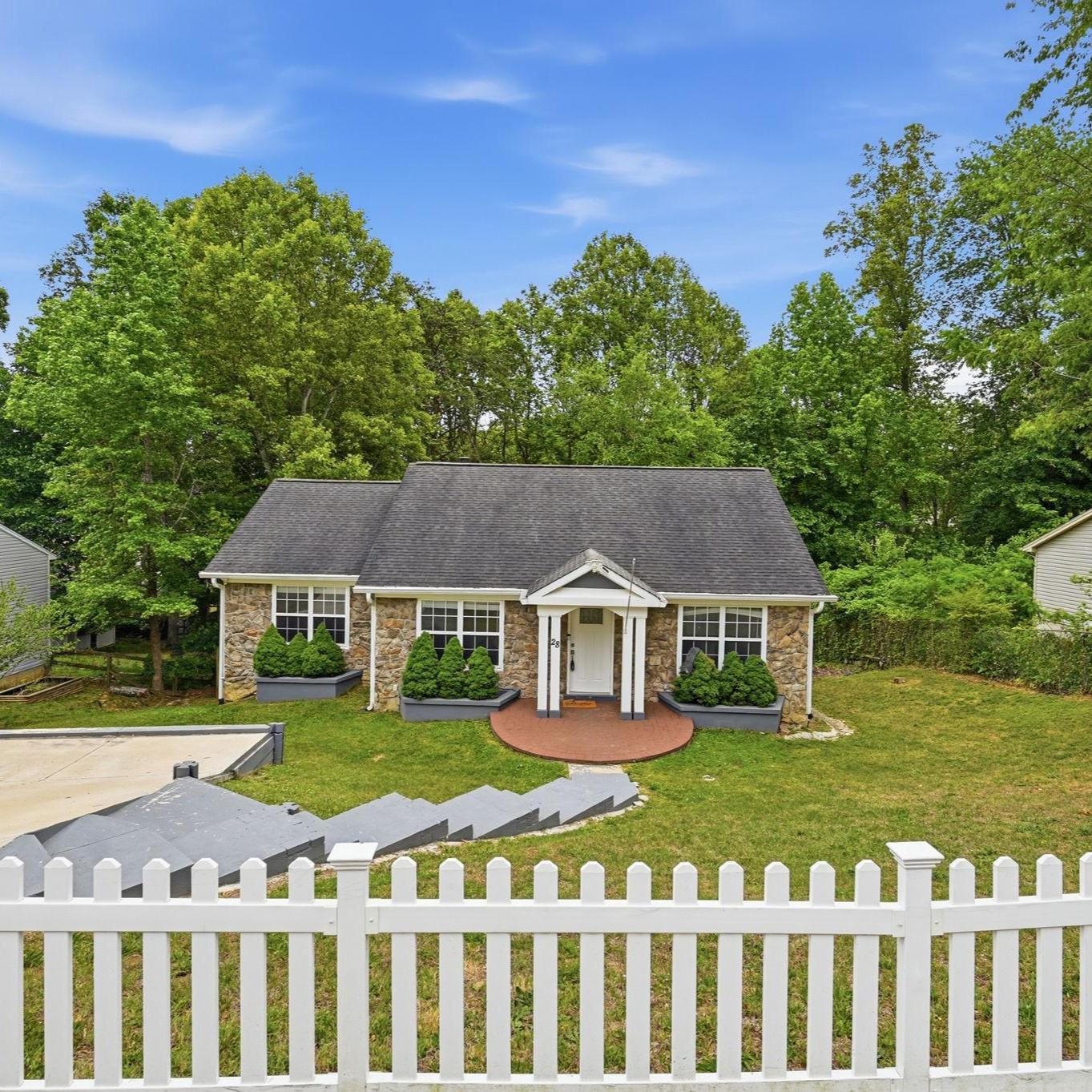 28 Cherry Laurel Dr — photo