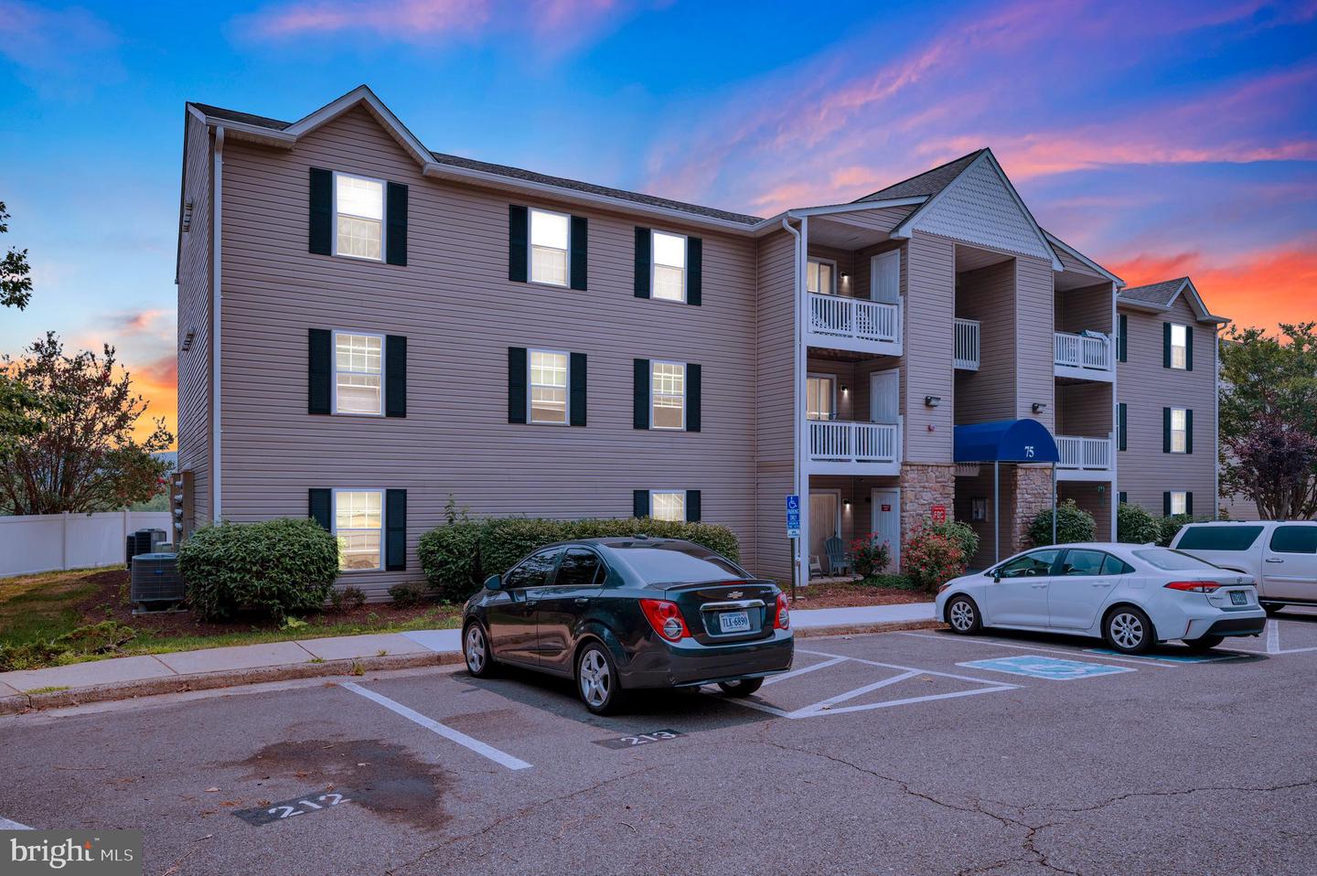 75 Fern Oak Cir #303 — photo