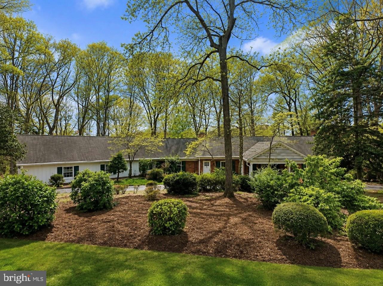 100 Hampton Dr — photo