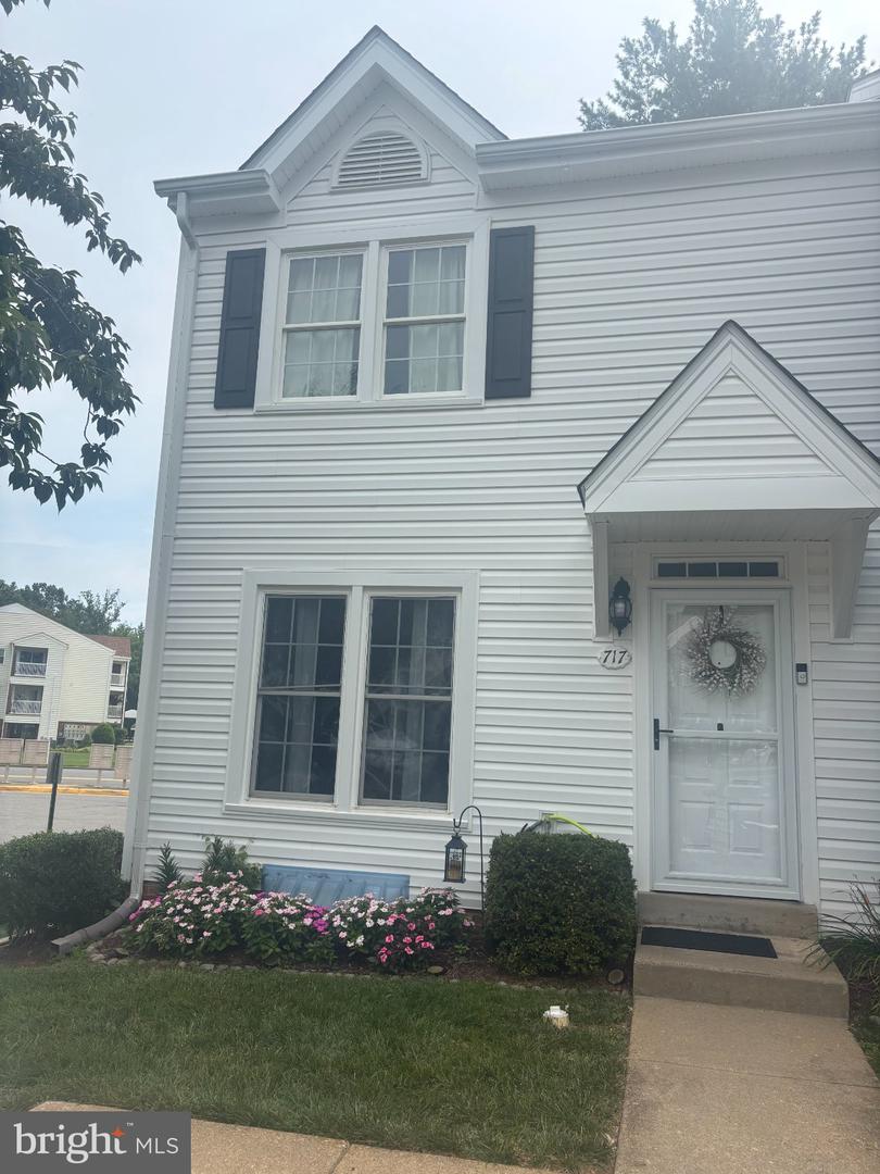 717 Madison Ct — photo