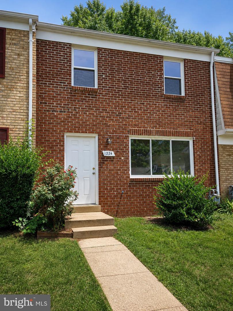 1224 Thomas Jefferson Pl — photo