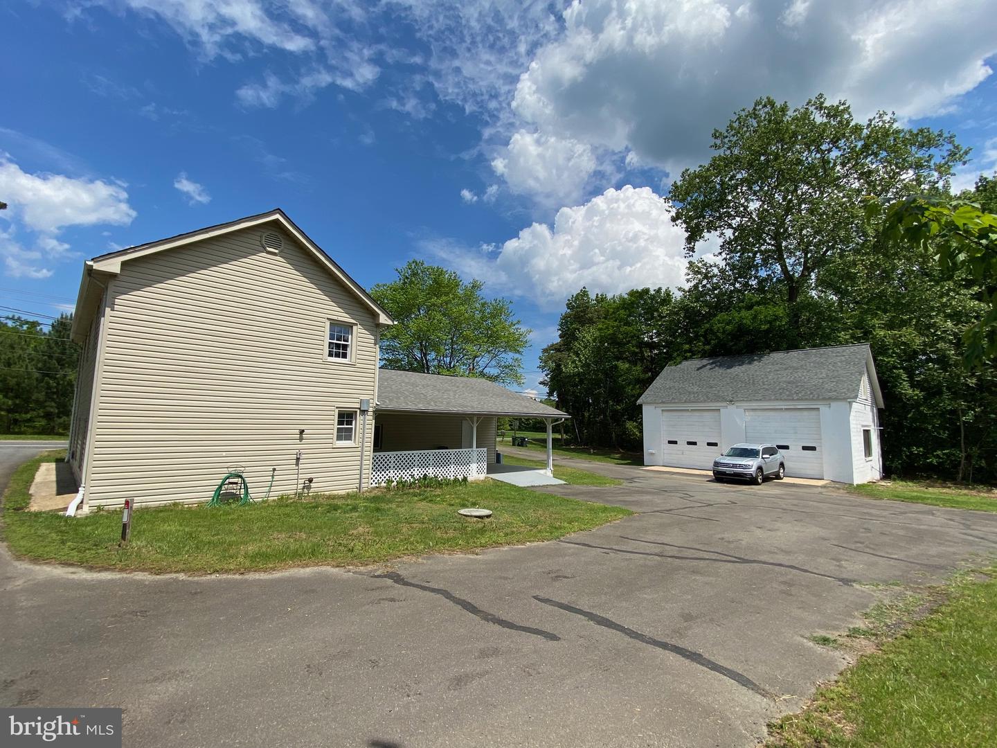 1006 White Oak Rd — photo