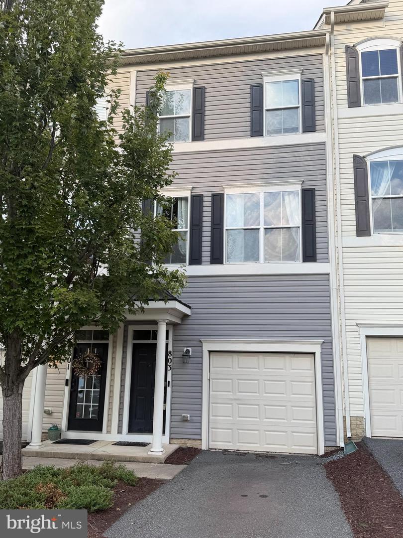 803 Woodstream Blvd #902 — photo