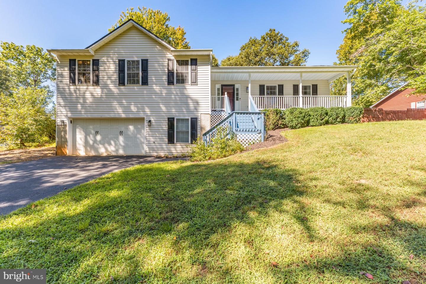 1069 Lakeview Dr — photo