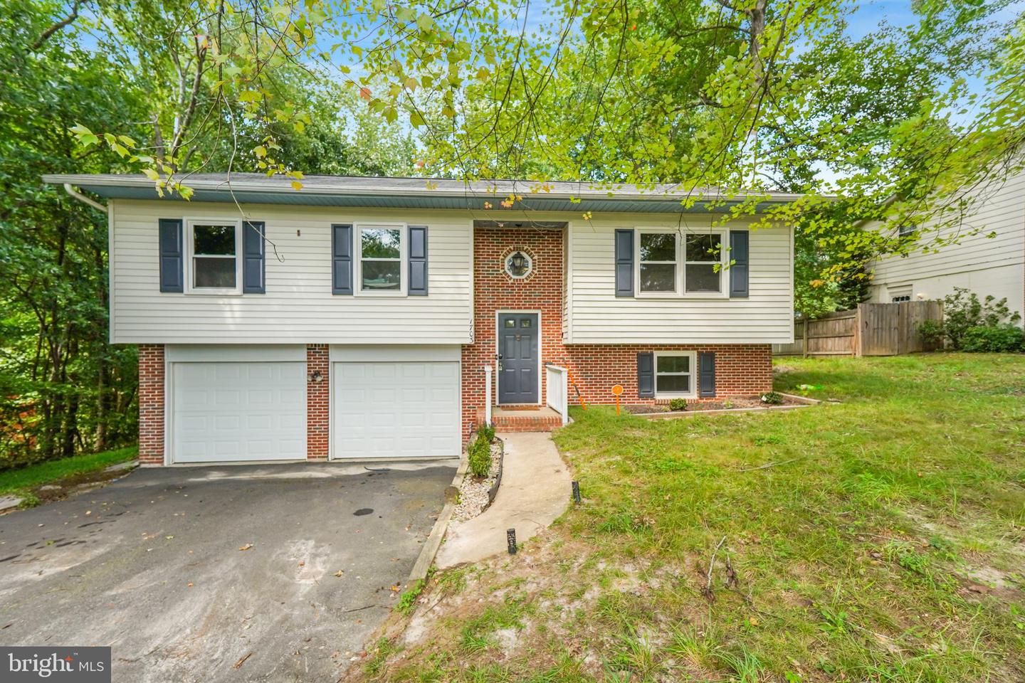 1703 Sherwood Dr — photo