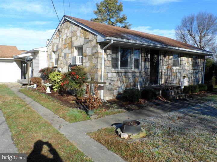 321 Burnside Ave — photo