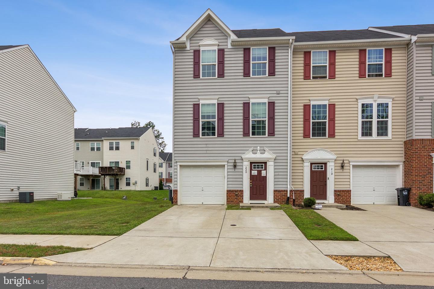 220 Streamview Dr — photo
