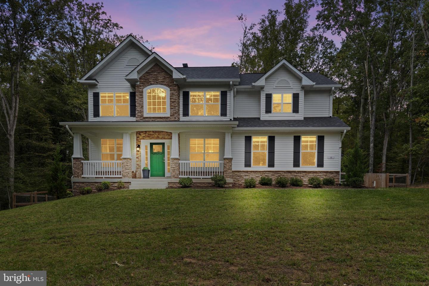 6 Helm Ct — photo