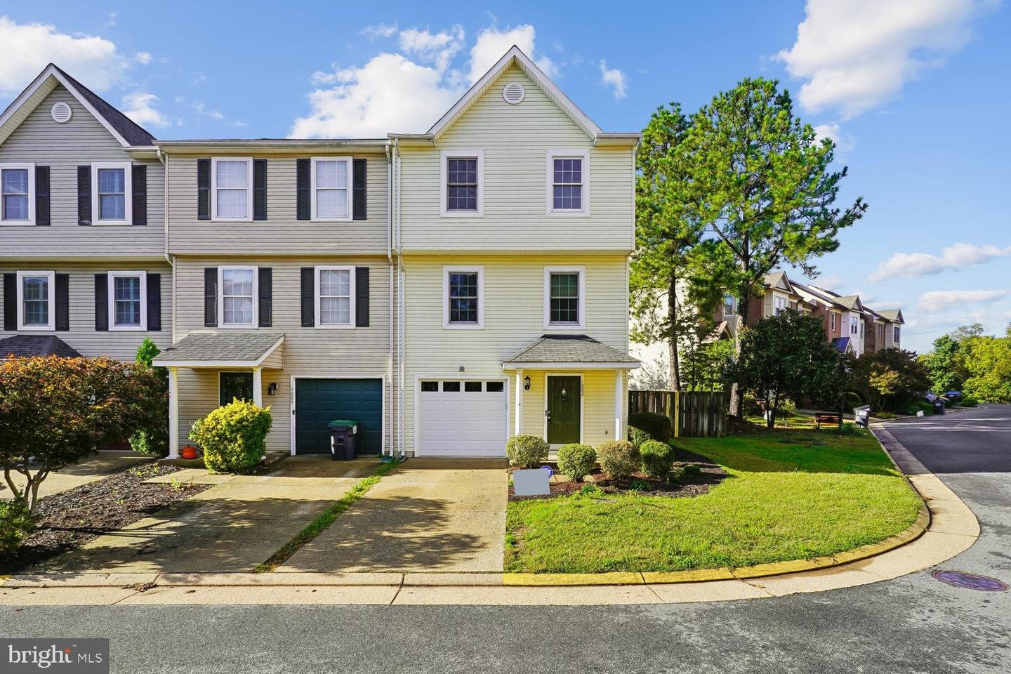 1002 Shaw Ct — photo