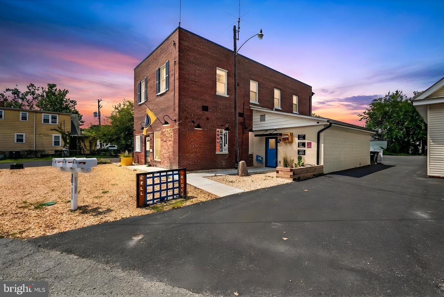 10 N. Irving — photo