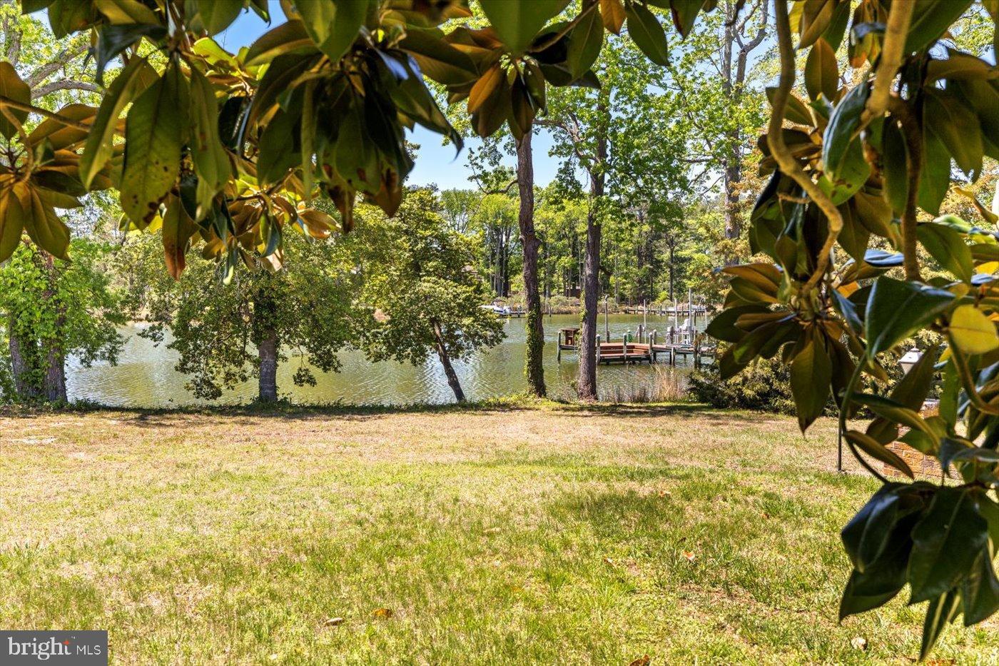198 Canoe Pl — photo
