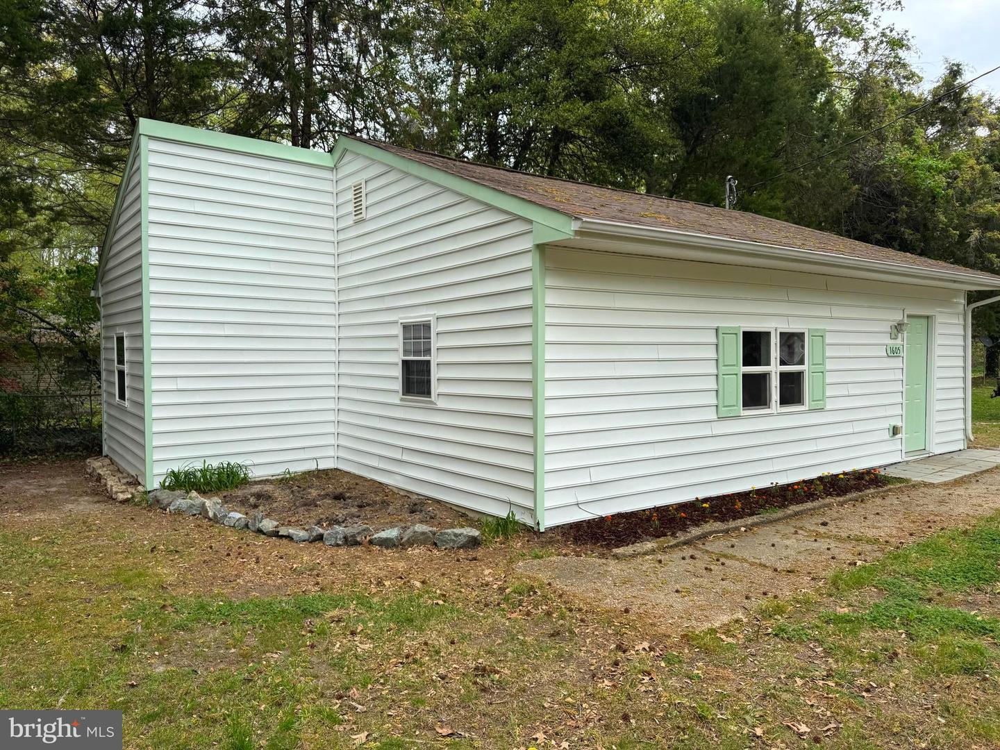 1605 Lakeview Dr — photo