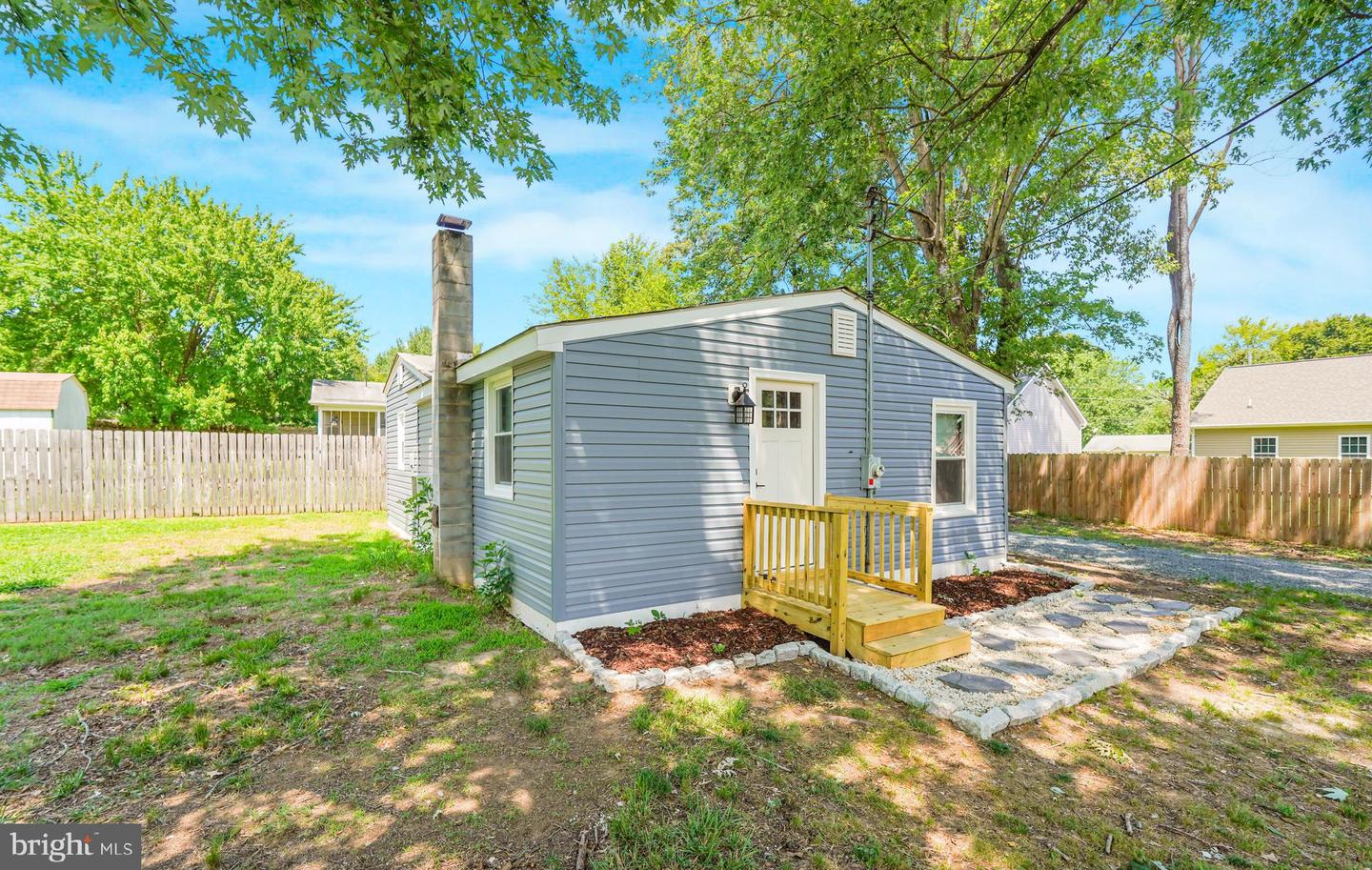 227 Dale Dr — photo