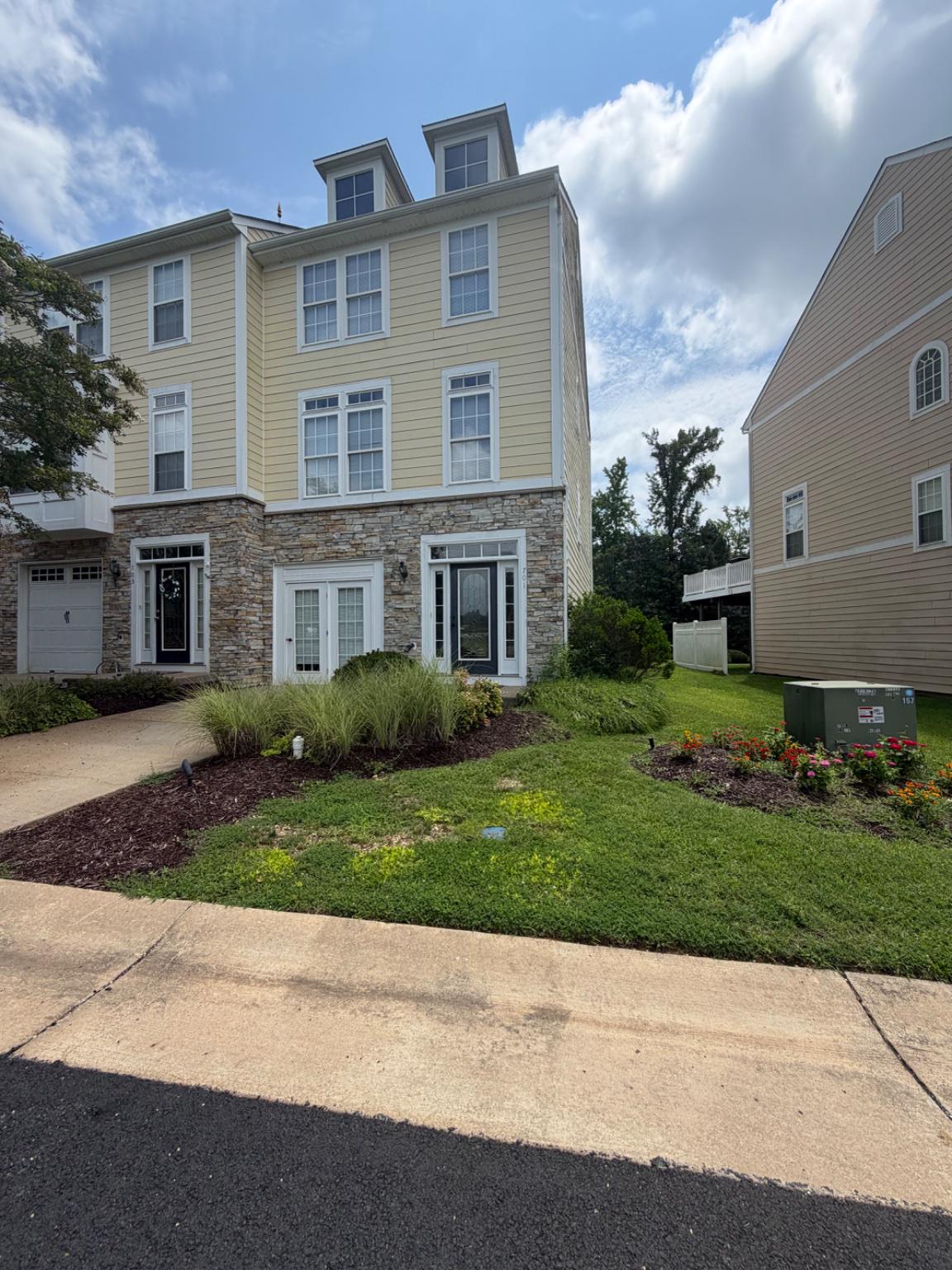 701 Monroe Point Dr — photo