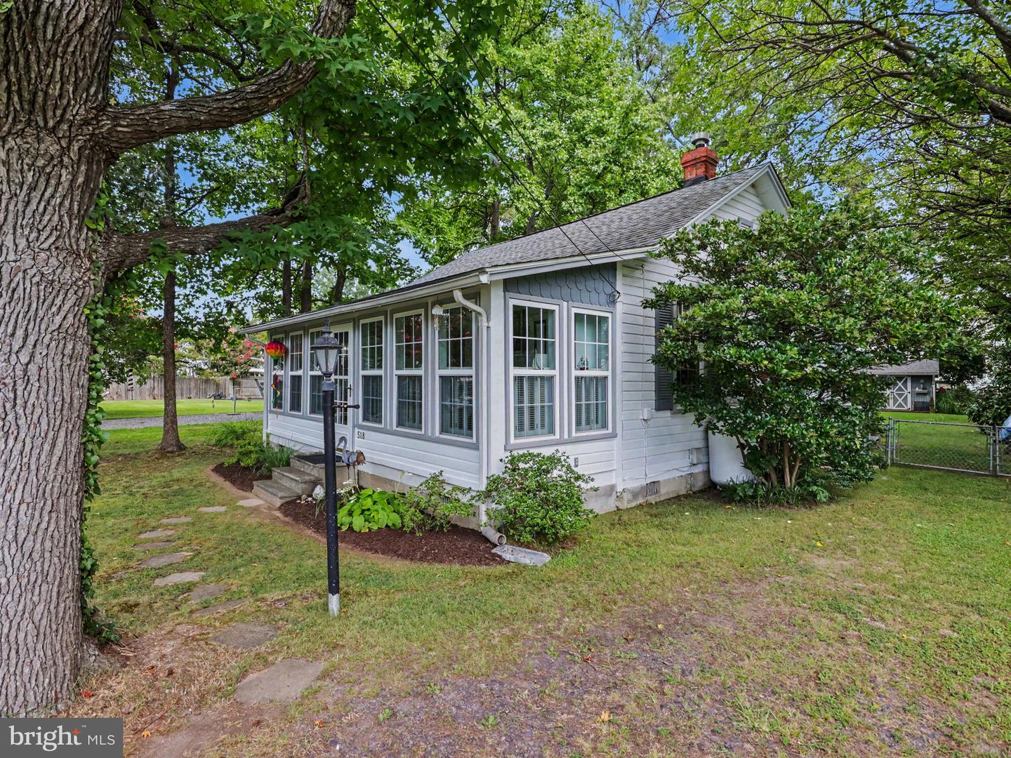 518 Lossing Ave — photo