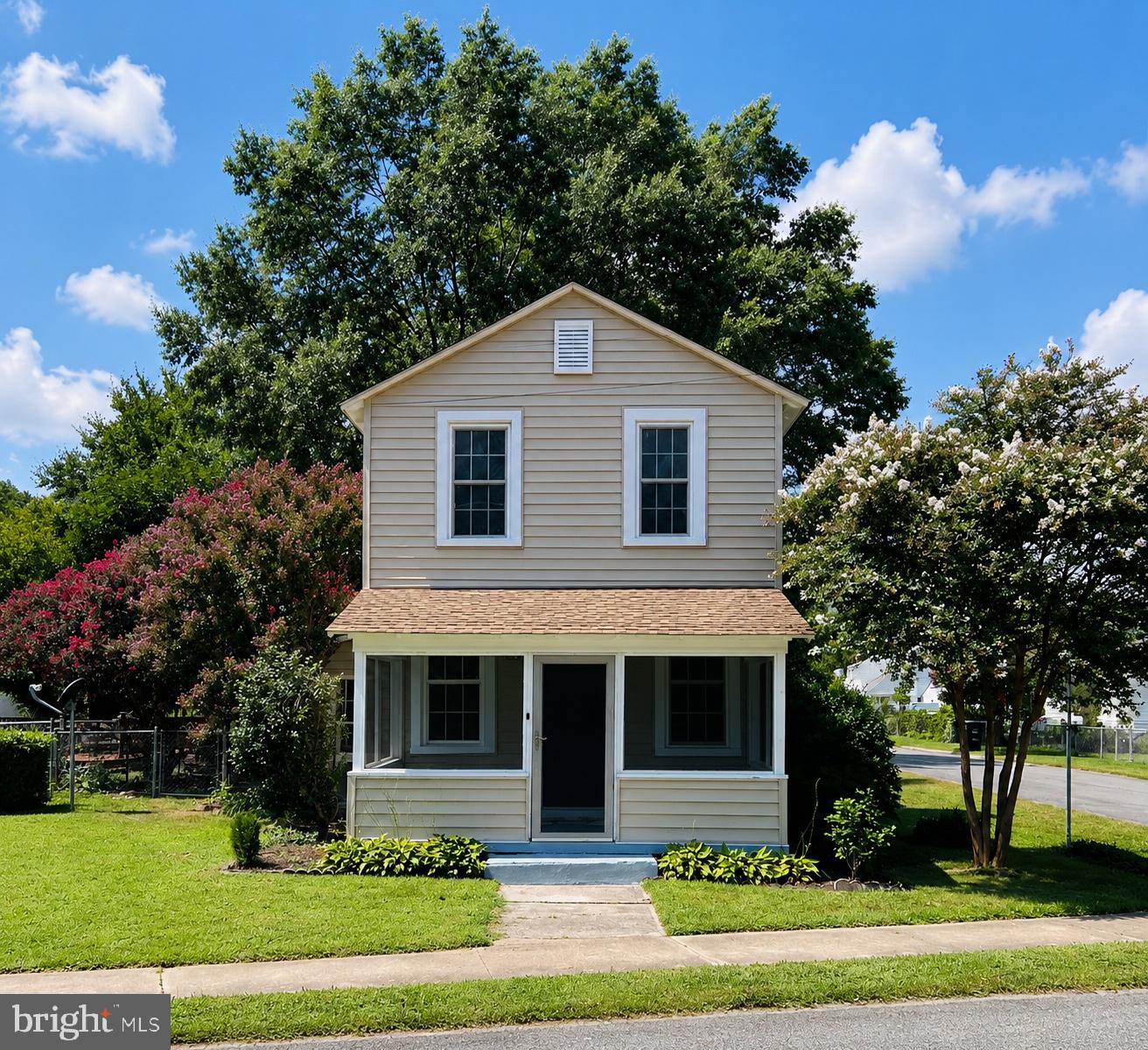 301 Bancroft Ave — photo