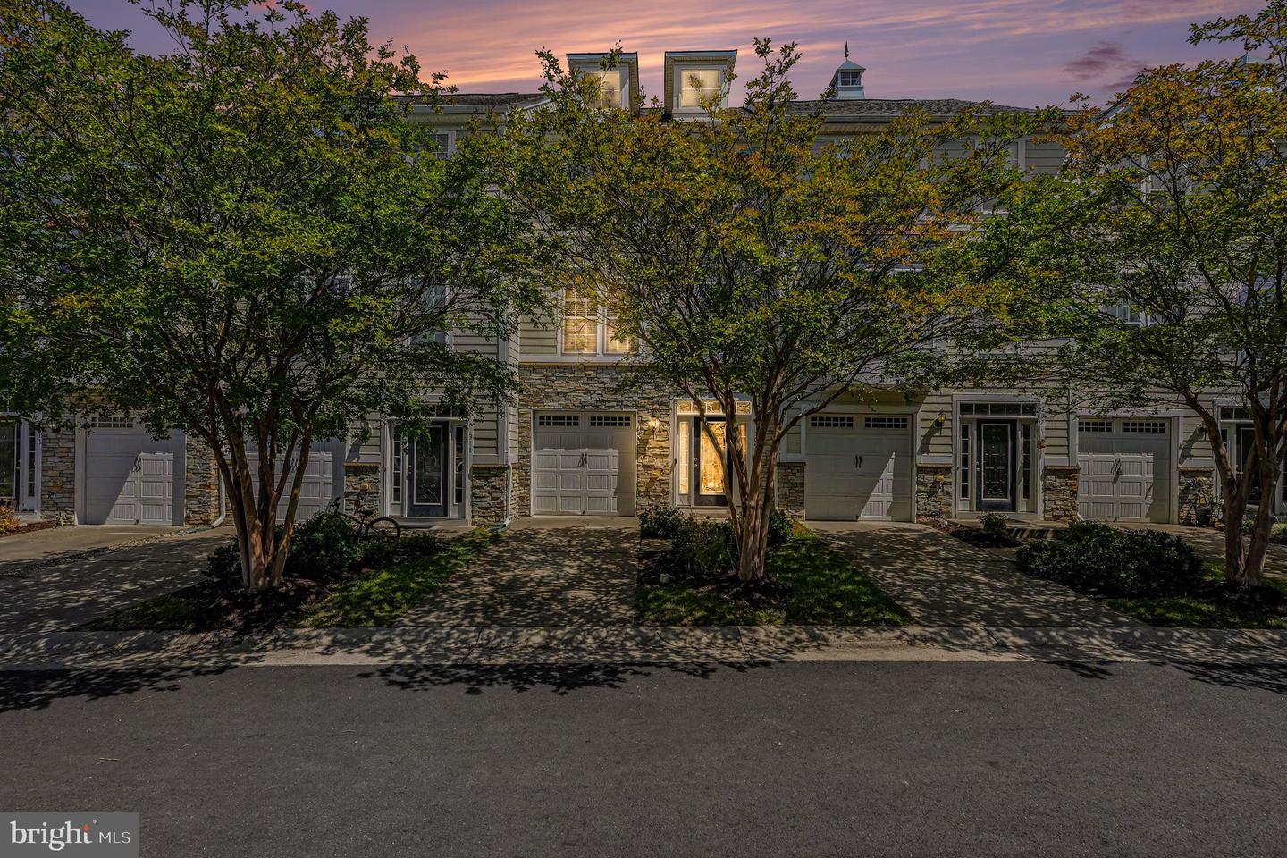 309 Monroe Point Dr — photo