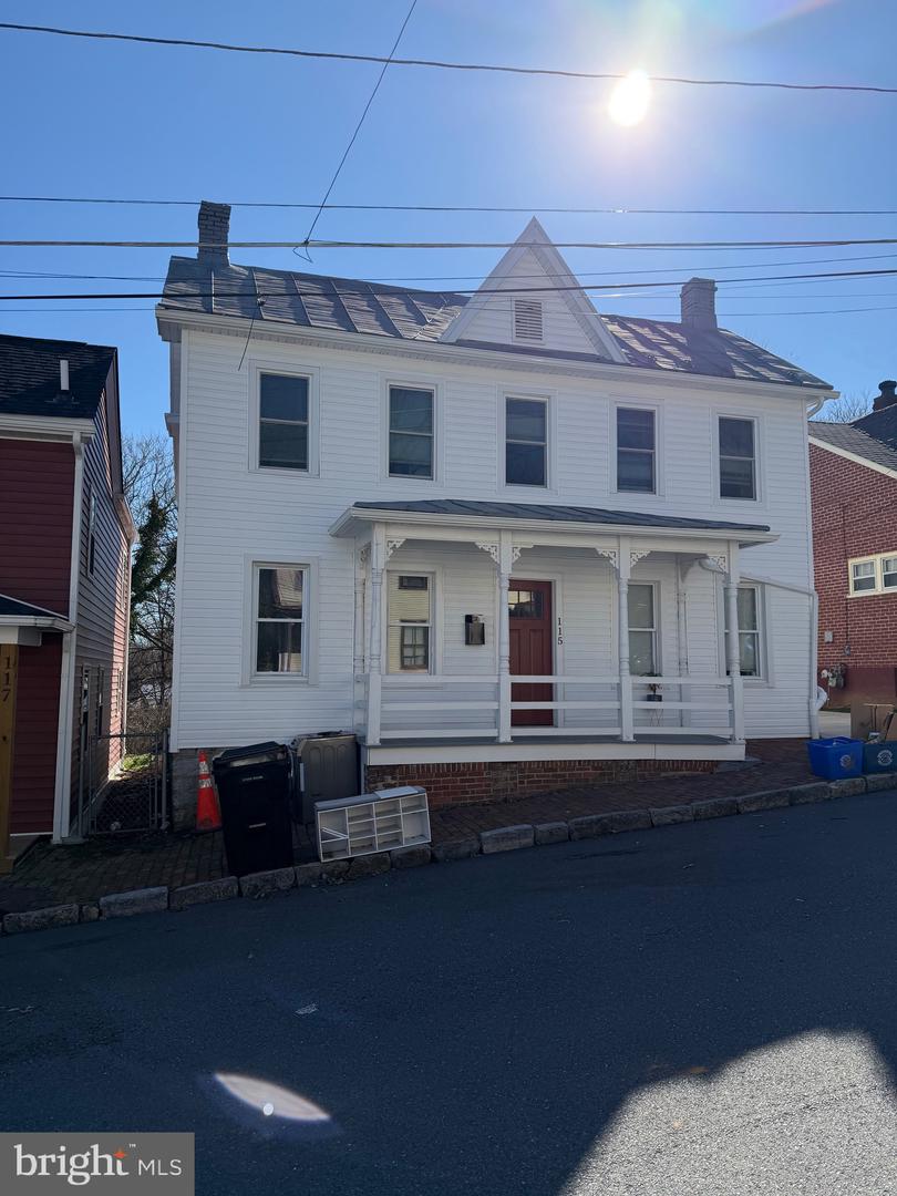 115 E Monmouth St — photo