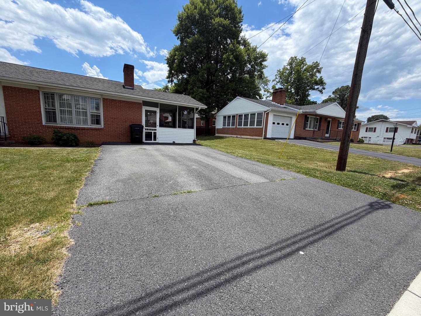 302 Wentworth Dr — photo