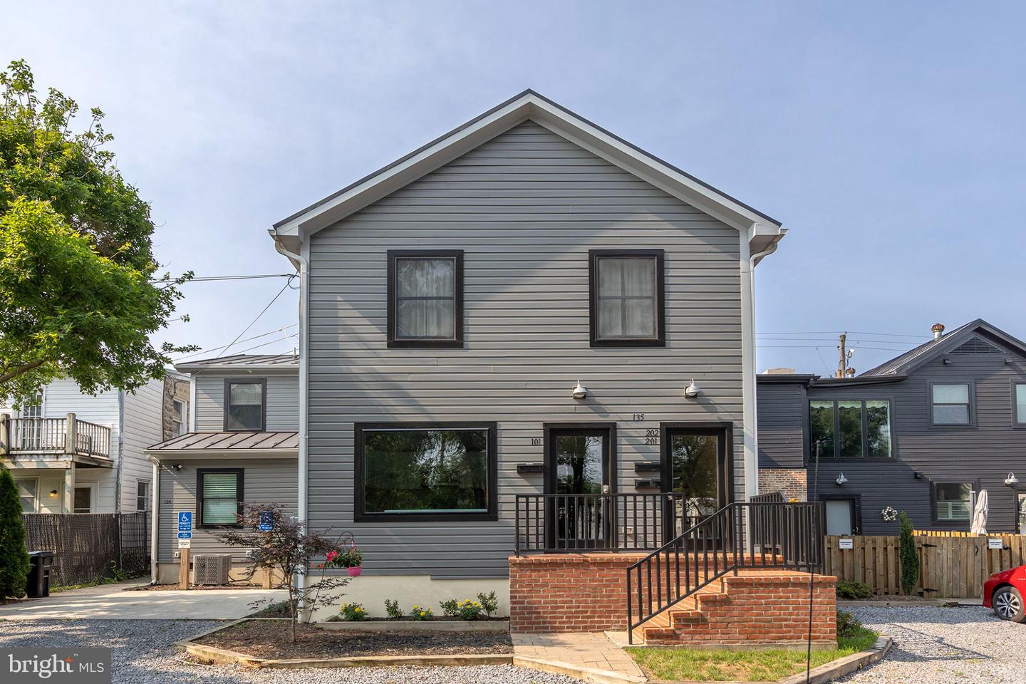 135 S Kent St #202 — photo