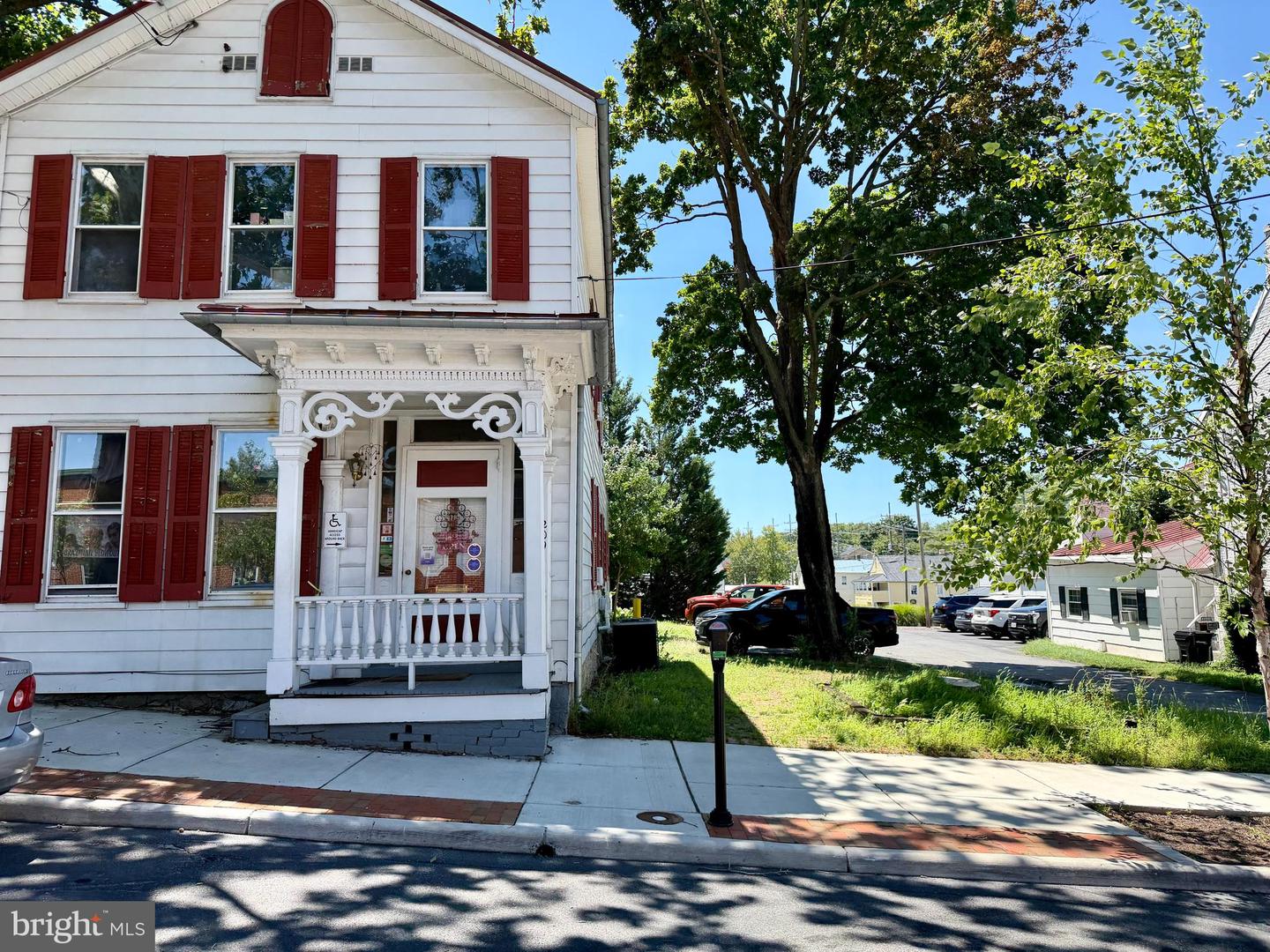 209 Boscawen St E — photo