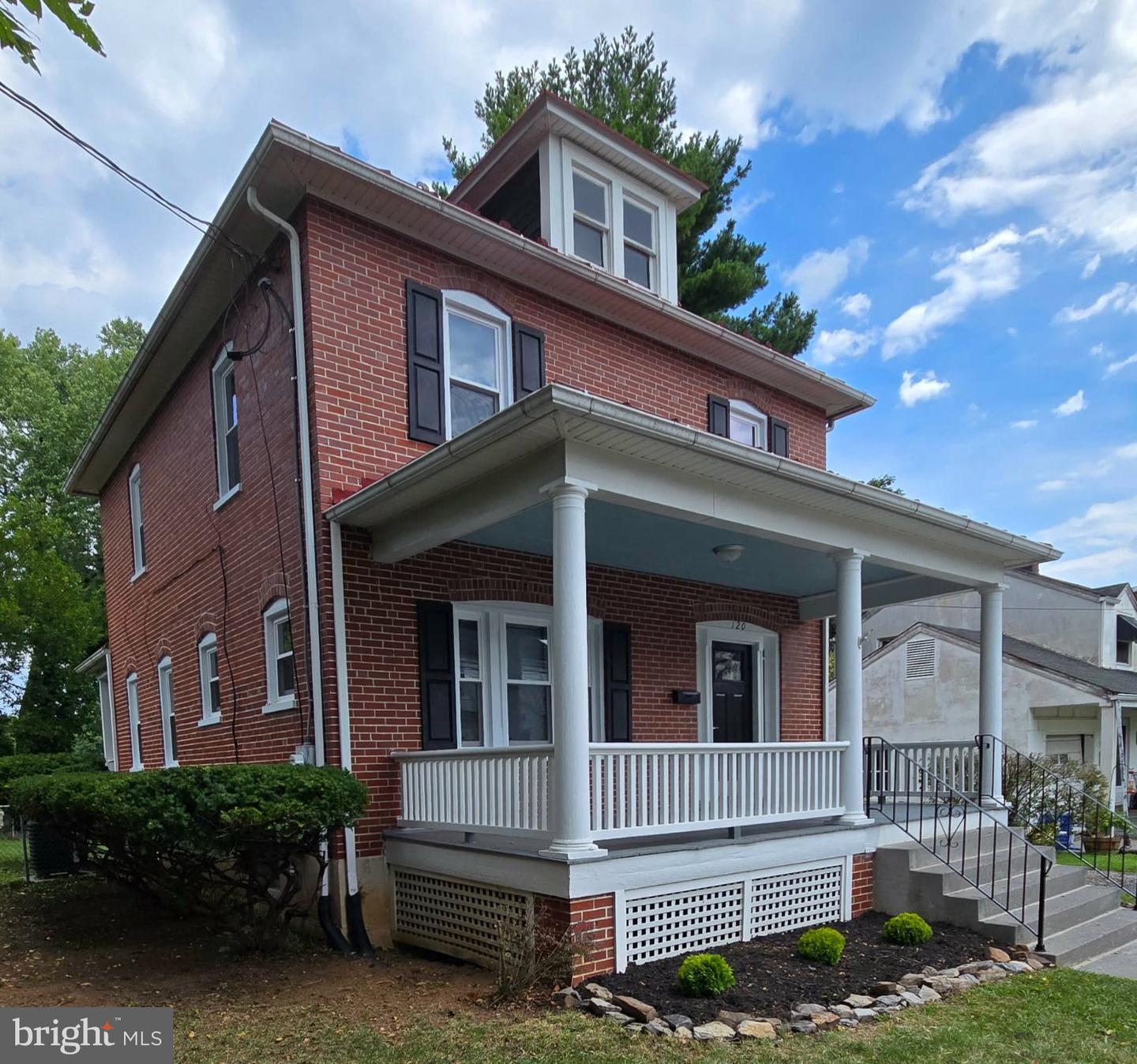 120 W Whitlock Ave — photo