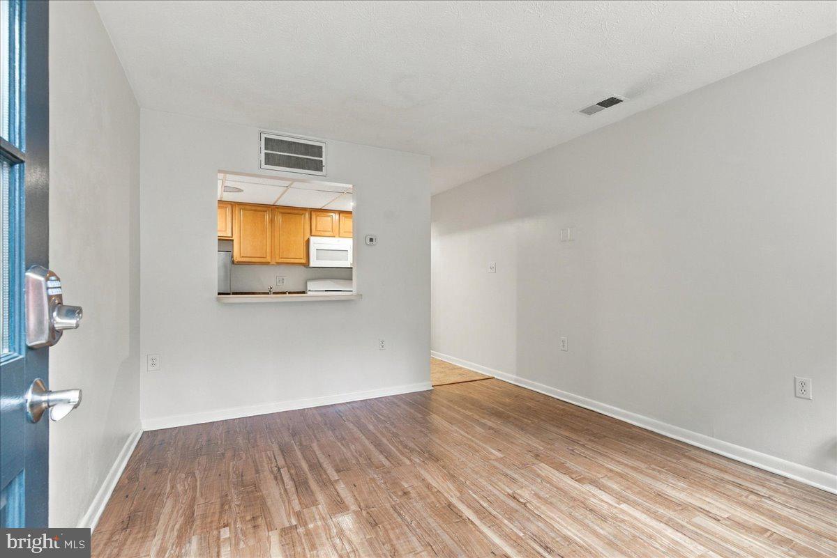 116 N Indian Aly #101 — photo