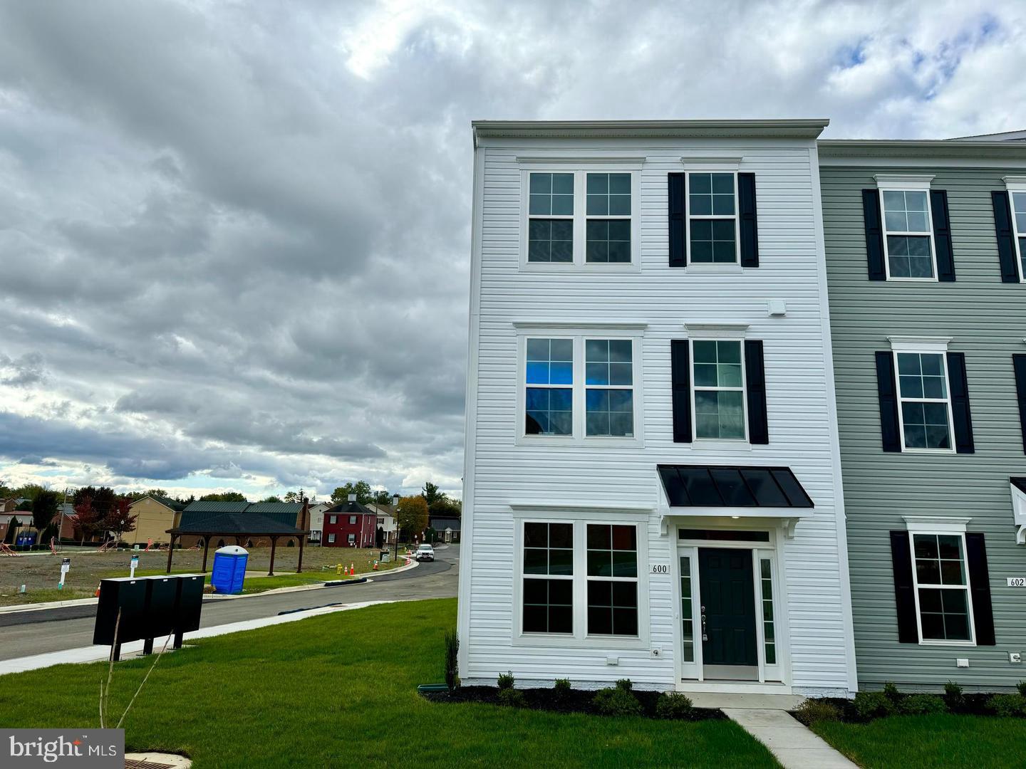 600 Hemsworth Ln — photo