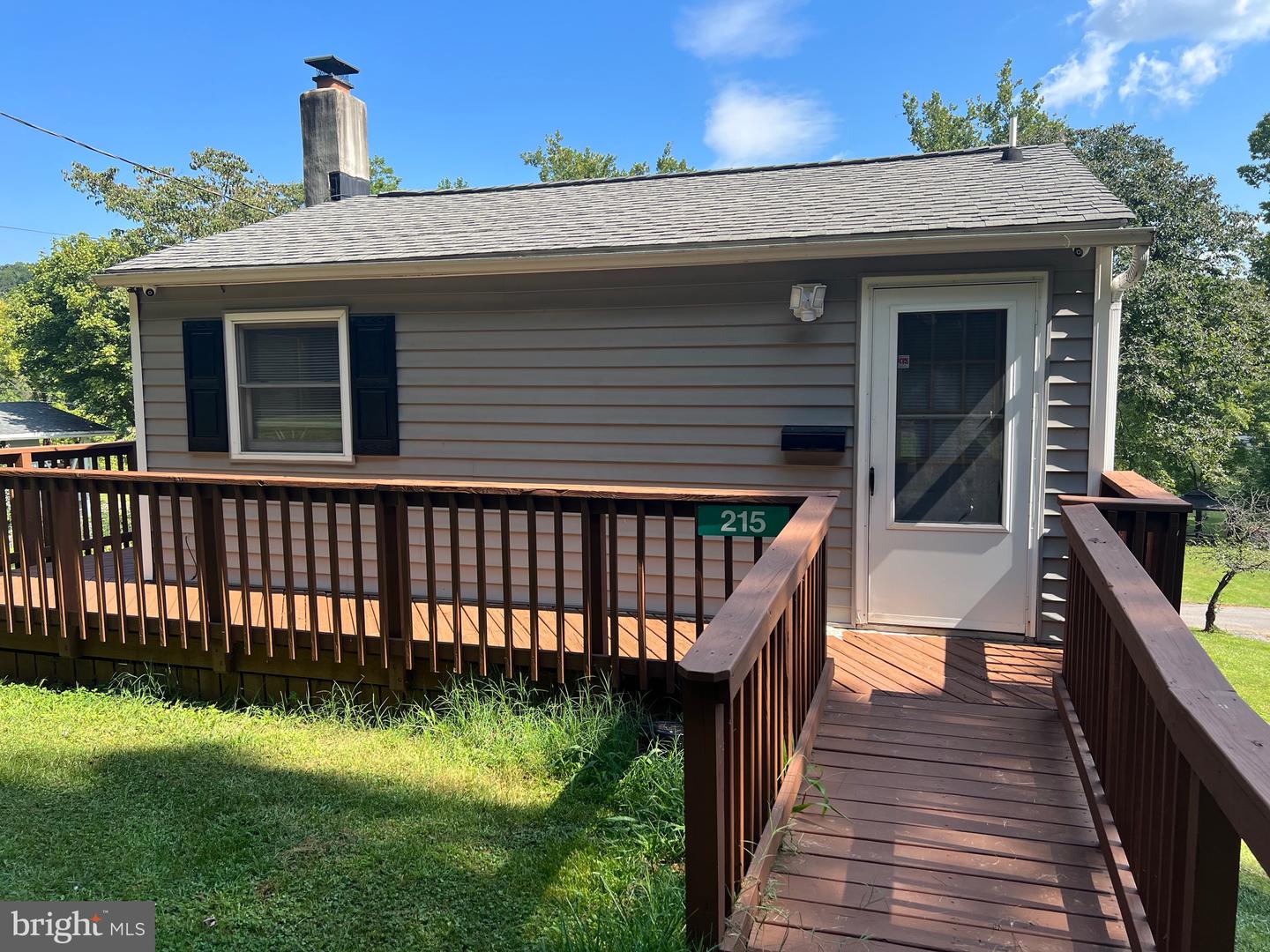 215 Harris Dr — photo