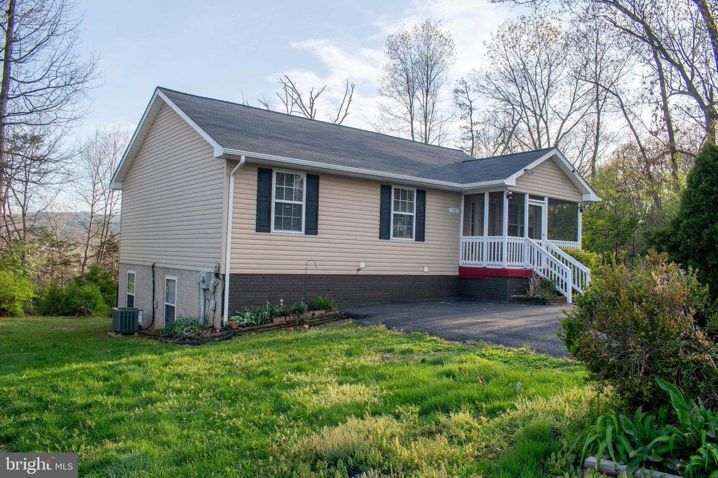 13 Crestview Dr — photo