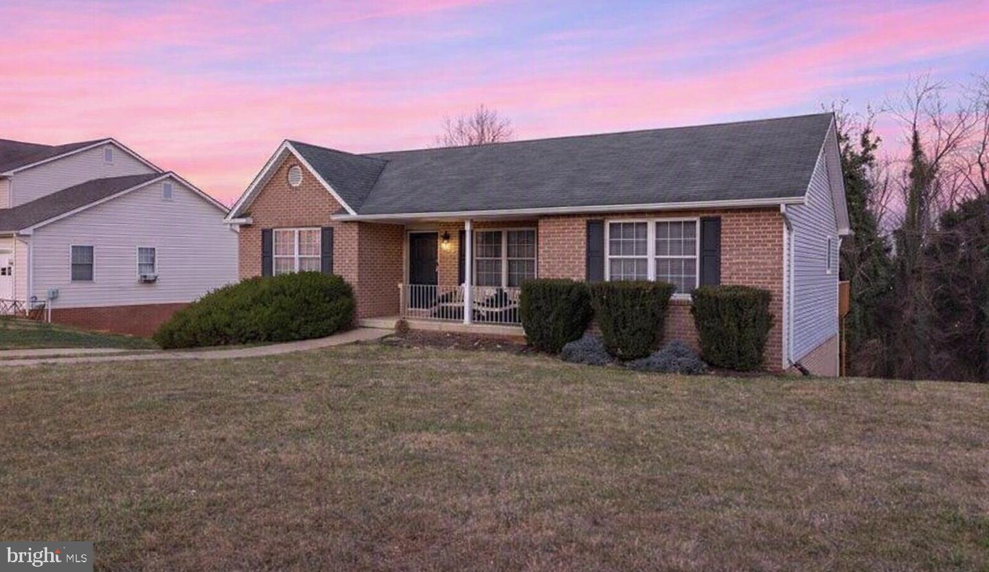 1076 Stuart Dr — photo