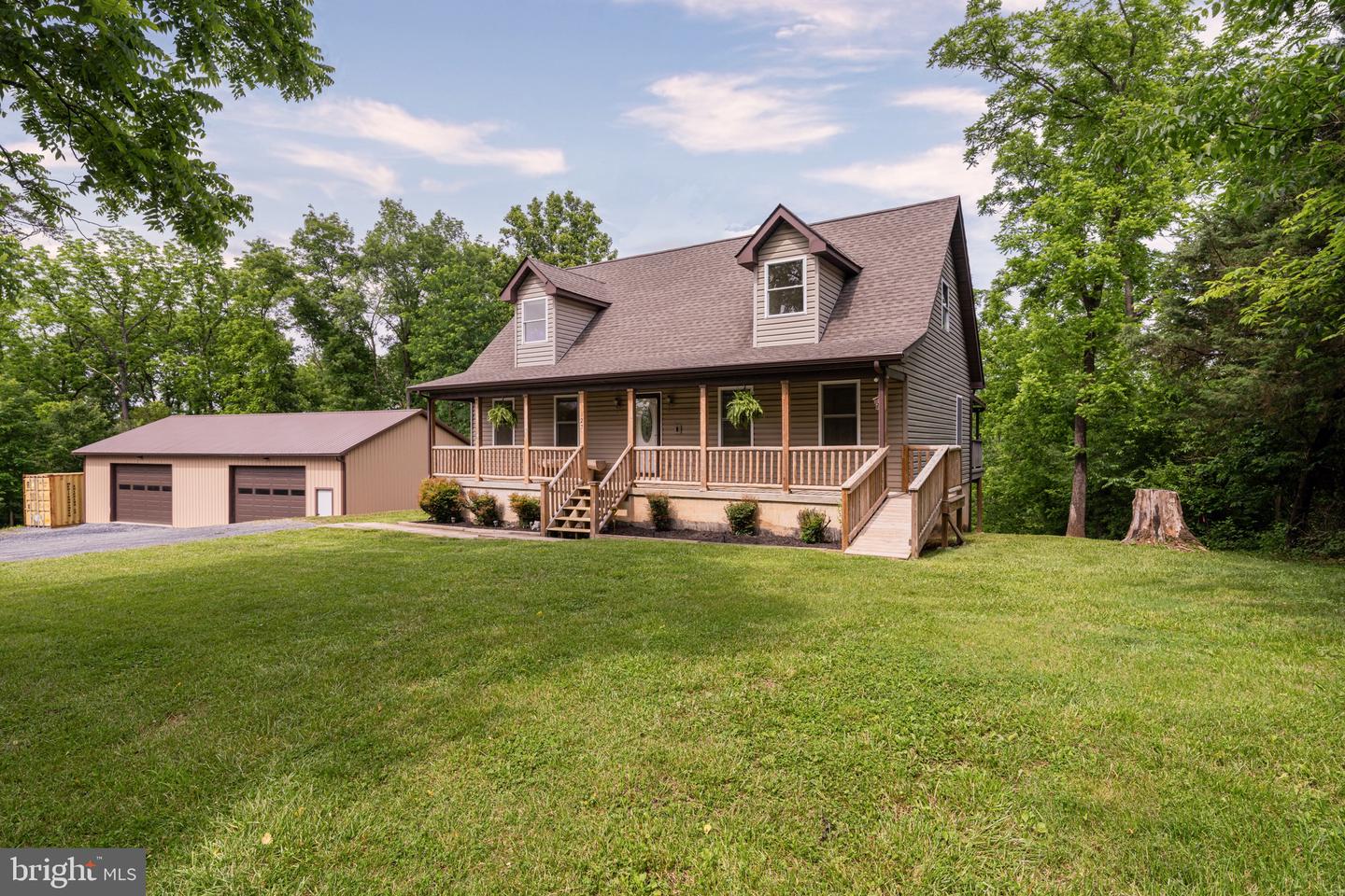 123 Beach Dr — photo