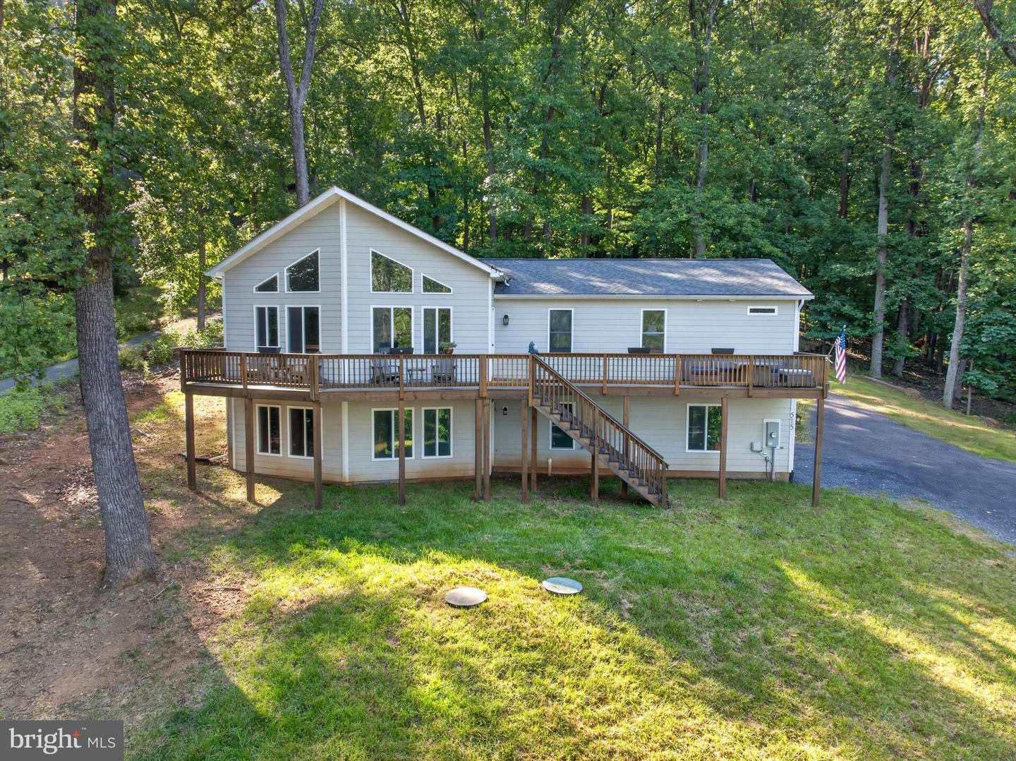 515 Red Bud Ln — photo