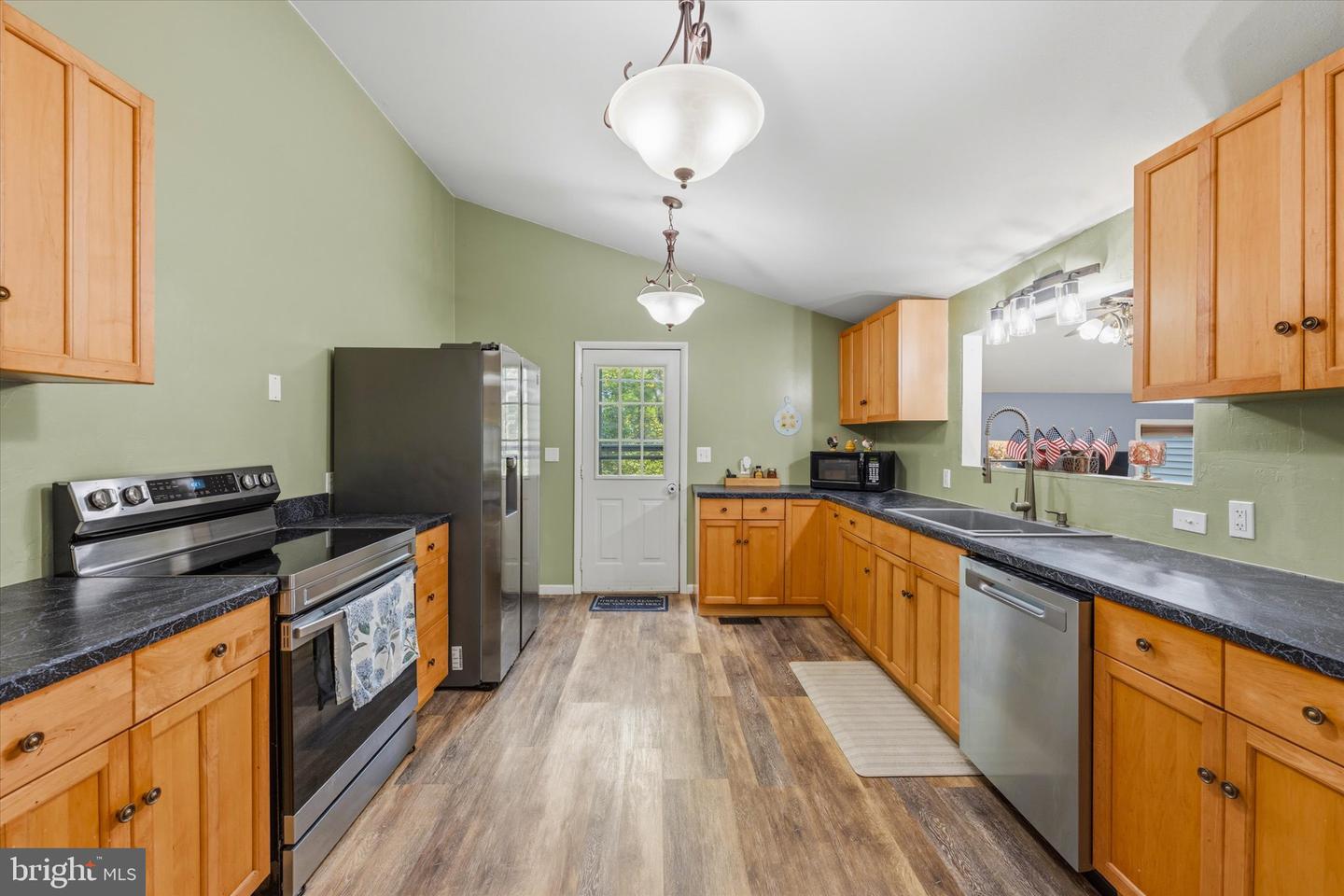 102 Bens Ct — photo