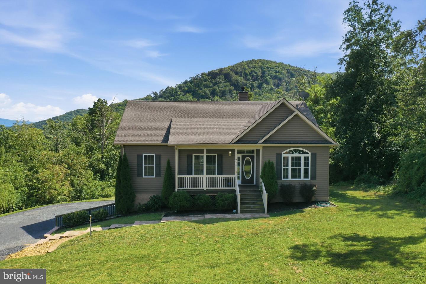 737 Lower Valley Rd — photo