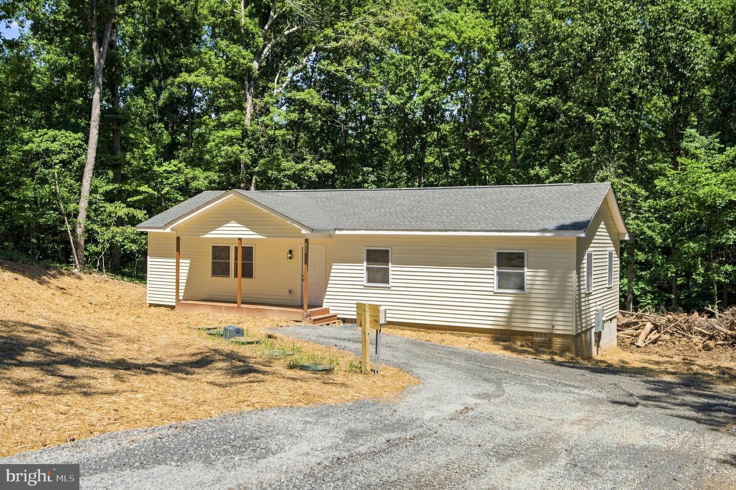 135 Yarnell Ct — photo