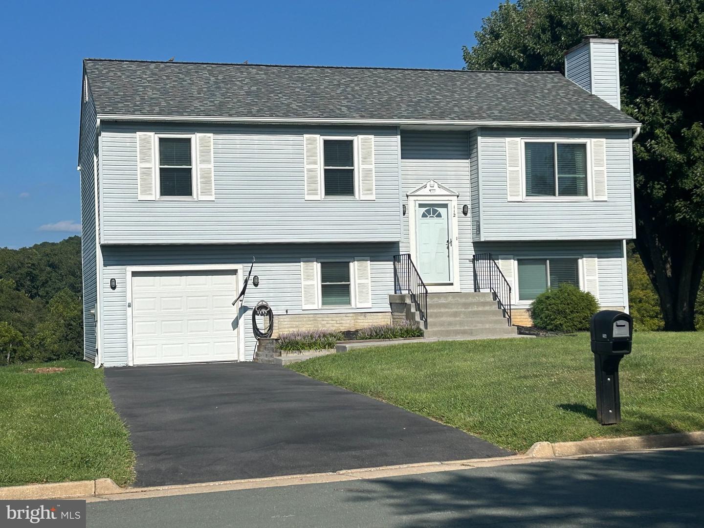 112 Nottingham Ct — photo