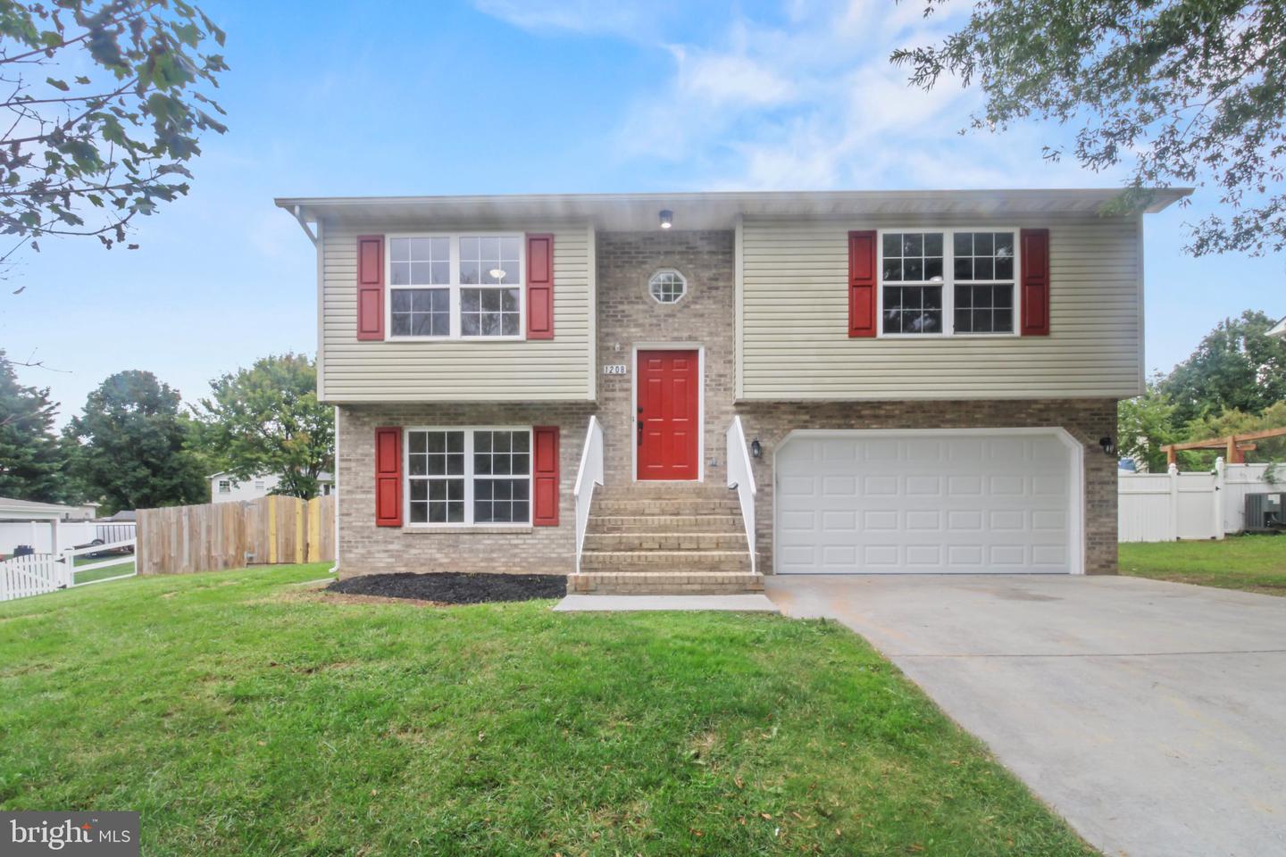 1208 Devin Ct — photo