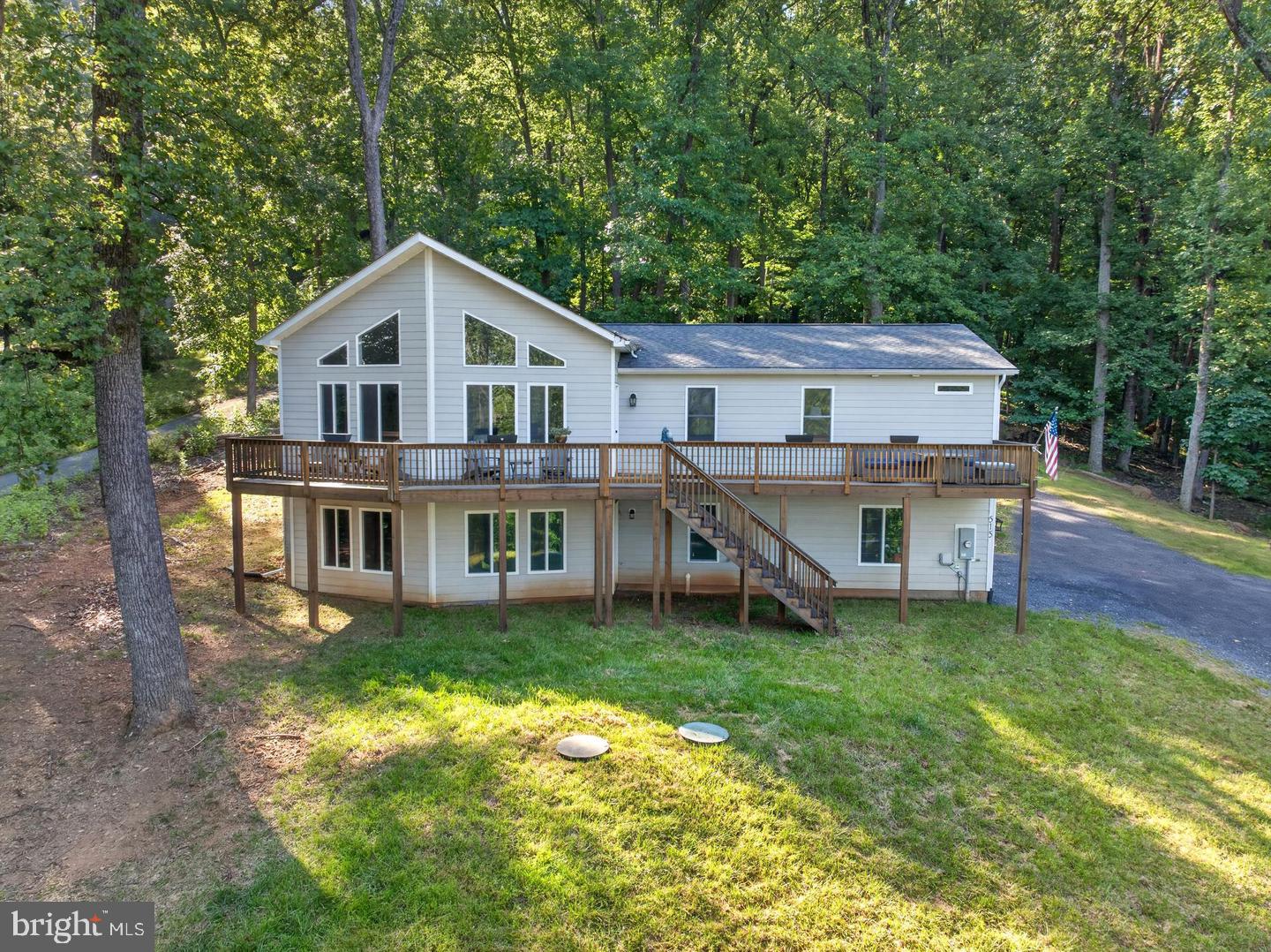 515 Red Bud Ln — photo