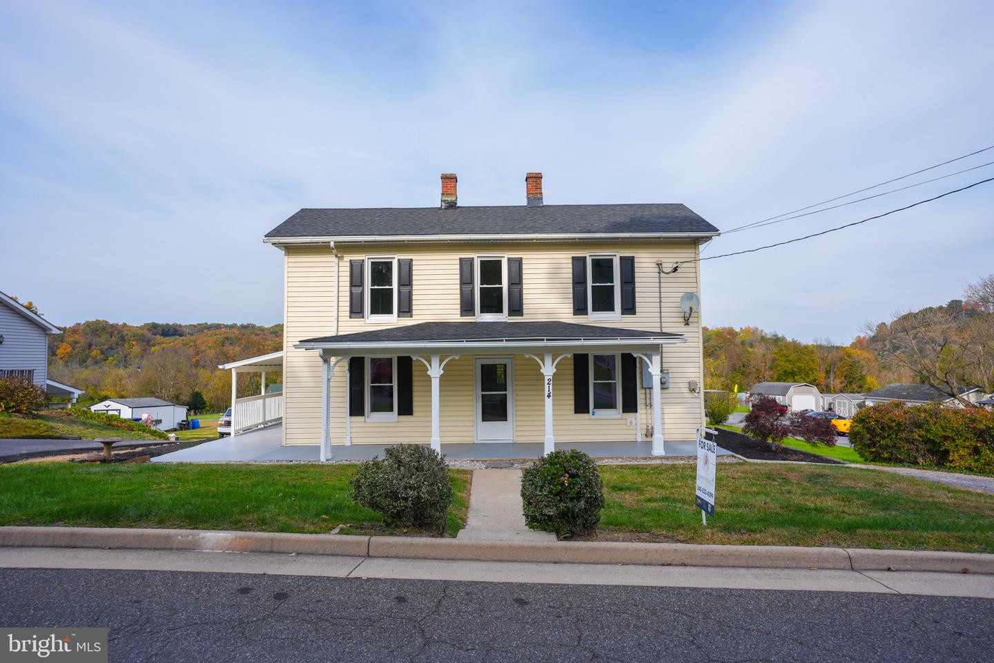 214 W Duck St — photo