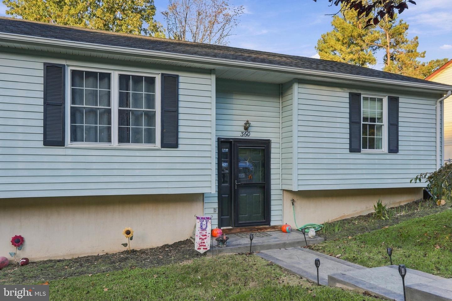 360 W Duck St — photo